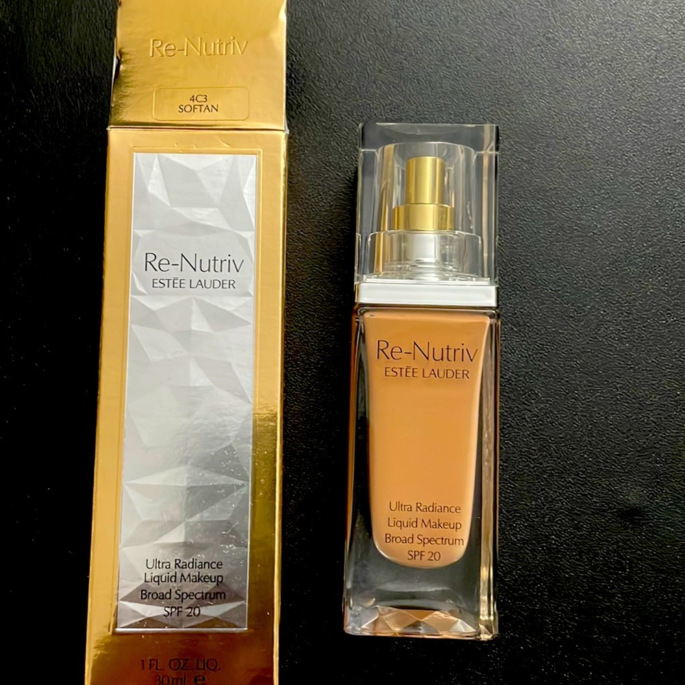 RE-NUTRIV
Ultra Radiance Liquid Foundation SPF 20. Shade  43C Softan. Used once.